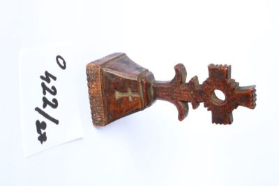 pristolnic; pecetar cruce-arbore