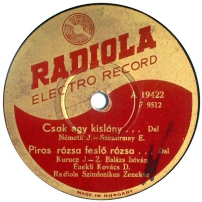 Radiola; Disc orizontal din ebonită, cu riluri normale