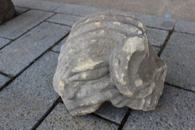 Fragment leu funerar