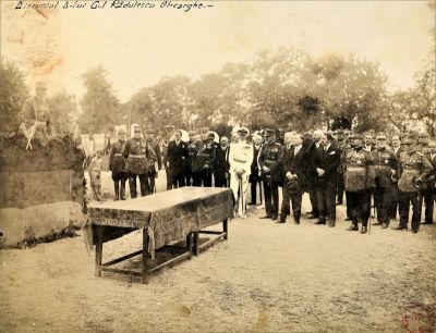 fotografie; Inaugurarea Monumentului Geniului, Principele regent Nicolae asistă la discursul generalului Gheorghe Rădulescu