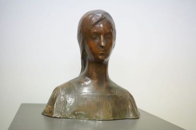 ronde-bosse - Bernard, Joseph; Bust de fată
