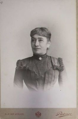 Pielzner, Viena.; Fotografie – portretul Emiliei Humpel