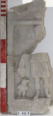 Relief funerar; Relief fragmentar