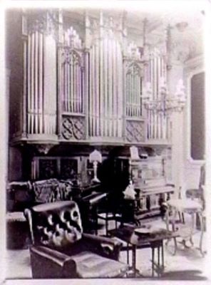 Clișeu pe sticlă; Salon destinat concertelor