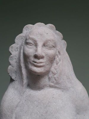 Sculptură de interior - Emilian, Céline; Femeie cu scoică