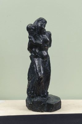 Sculptură de interior - Emilian, Céline; Maternitate