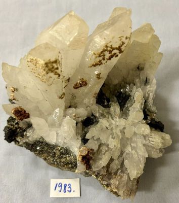 Cuarț, pirită, calcit, bournonit