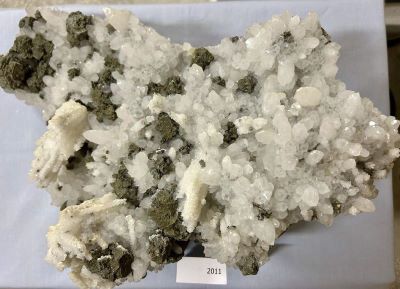 Cuarț, pirită, covelină, calcopirită