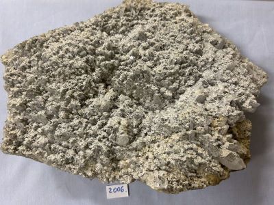 Cuart cu pigmenti de pirita