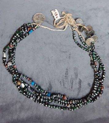 anonim; Mărgele (Mărgele cu pițule)