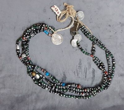 anonim; Mărgele (Mărgele cu pițule)