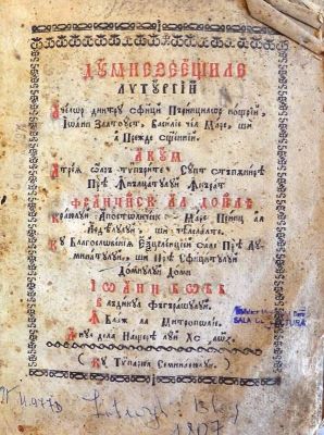 Carte veche; Dumnezeieștile liturghii a celor dintru sfinți părinților noștri, Ioann Zlatoust, Vasilie cel Mare și a Prejdesfeștenniii