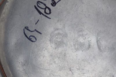 PG neidentificat; Farfurie de cositor